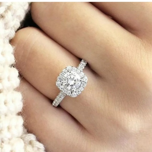 .925 Sterling Silver and White Sapphire Ring - Picture 5 of 5